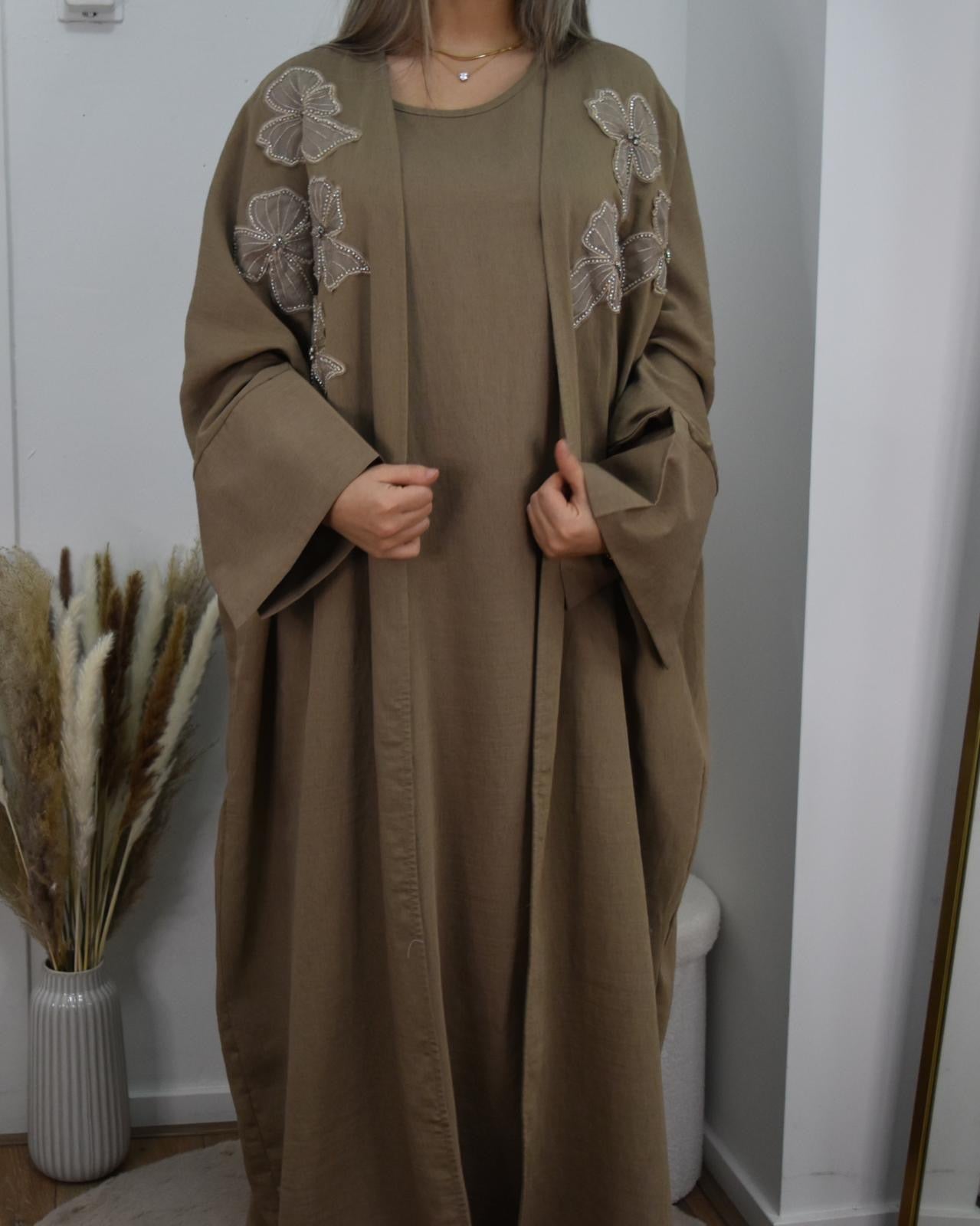 Amira Abaya - Bruin