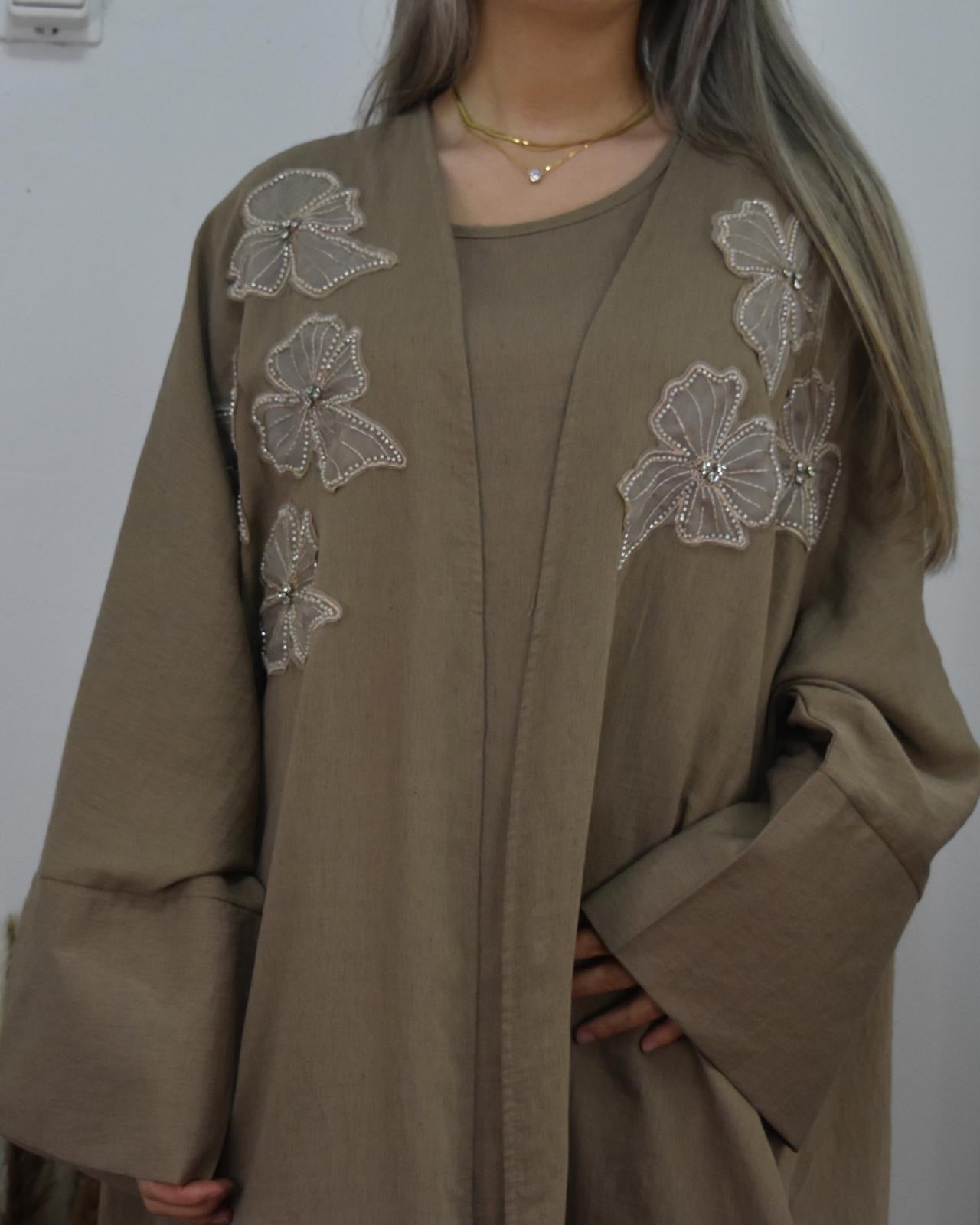 Amira Abaya - Bruin